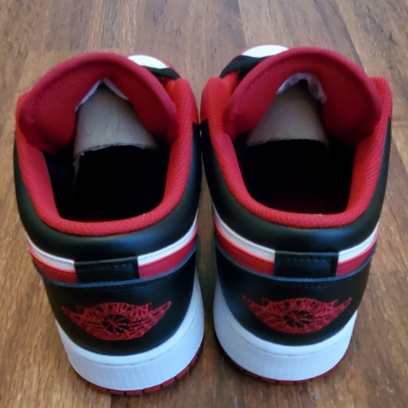 Air Jordan 1 Low "Revese Black Toe" - Men 6.5 (Women US 8) - Picture 5 of 9